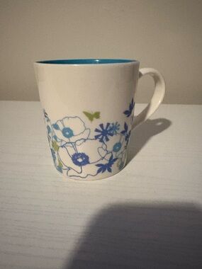 Starbucks coffee mug 2006 Ceramic Floral Blue Accent Mug - White and Blue